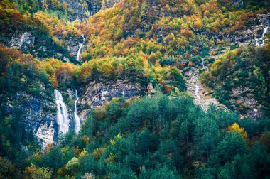  Şelaleli güzel dağ manzarası, Val Raccolana