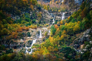  Şelaleli güzel dağ manzarası, Val Raccolana