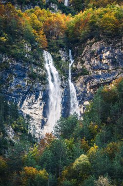 Şelaleli güzel dağ manzarası, Val Raccolana