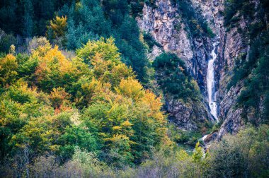  Şelaleli güzel dağ manzarası, Val Raccolana