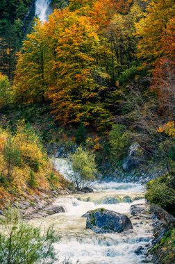  Şelaleli güzel dağ manzarası, Val Raccolana