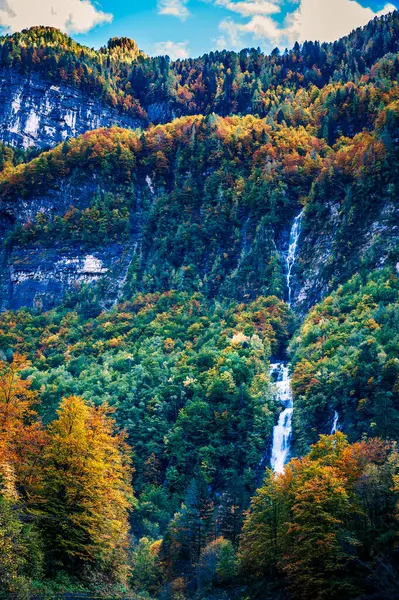  Şelaleli güzel dağ manzarası, Val Raccolana