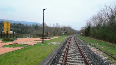 Tren rayları Flagogna, İtalya 'dan geçiyor