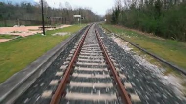 Tren rayları Flagogna, İtalya 'dan geçiyor