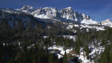 Kışın Dolomitler. Lavaredo, İtalya 'nın üç zirvesi 