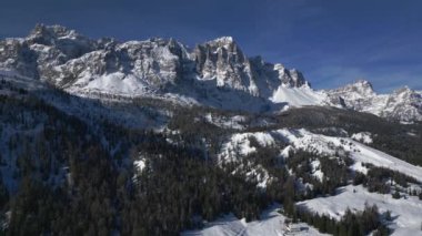 Kışın Dolomitler. Lavaredo, İtalya 'nın üç zirvesi 