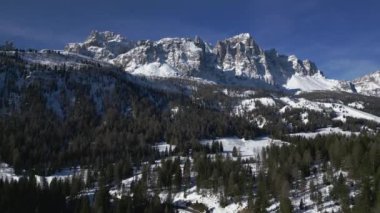 Kışın Dolomitler. Lavaredo, İtalya 'nın üç zirvesi 