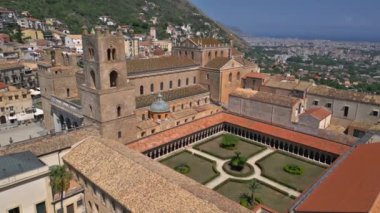 Monreale Katedrali ve Cennet Manastırı yukarıdan, Palermo, Sicilya.