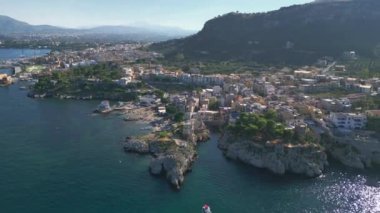 Capo Zafferano ve Sant 'Elia körfezi yukarıdan. Sicilya Rüyası.