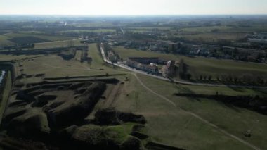 Palmanova 'nın kudretli kaleleri. İdeal şehir, mükemmel şehir. Duvarlarına kazınmış..