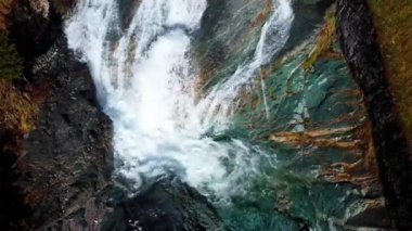 İtalya, Cima Sappada 'daki şelale manzarası