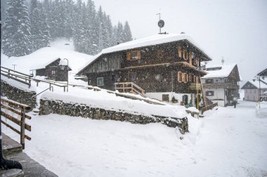 Kışın İtalya, Sappada 'da kar yağışı 