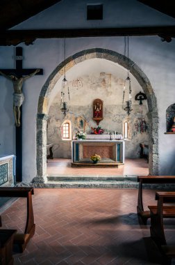 Karnia 'daki San Pietro ve Alzeri Kilisesi