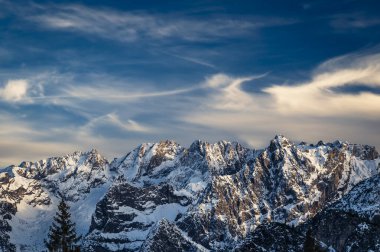  Lavaredo, Antorno ve Monte Paterno 'nun üç zirvesi.