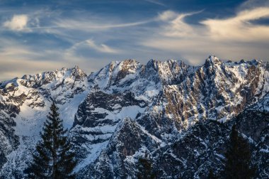 Lavaredo, Antorno ve Monte Paterno 'nun üç zirvesi.
