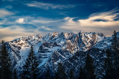 Lavaredo, Antorno ve Monte Paterno 'nun üç zirvesi.