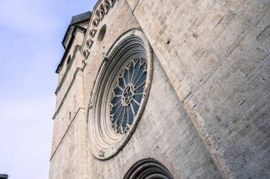 Sappada 'da Ice Dawn. Antik köyde dolaş. Dolomitler. İtalya 