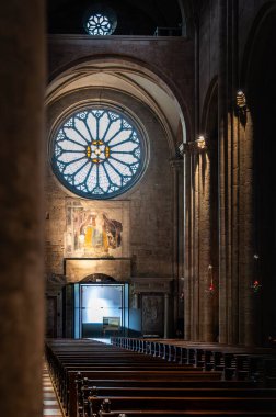 Sappada 'daki Ice Dawn' daki Antik Kilise 'nin içinde. Kadim Köyü 'nden geç. Dolomitler. İtalya 