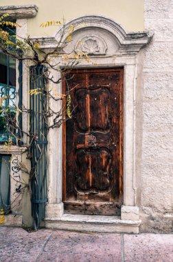 Sappada 'da Ice Dawn. Antik köyde dolaş. Dolomitler. İtalya 