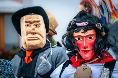 Sauris 'ten gelen ahşap maskeli insanların katıldığı eski bir karnaval kutlaması. Baharın gelişi için Karnianın Büyüsü