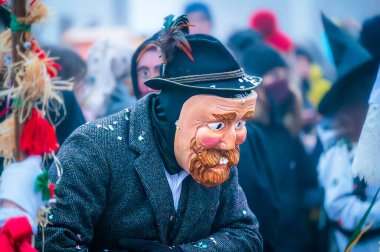 Sauris 'ten gelen ahşap maskeli insanların katıldığı eski bir karnaval kutlaması. Baharın gelişi için Karnianın Büyüsü