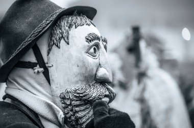 Sauris 'ten gelen ahşap maskeli insanların katıldığı eski bir karnaval kutlaması. Baharın gelişi için Karnianın Büyüsü