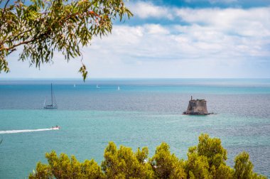 Liguria 'yı hayal et. Portovenere, denize yansıyan bir köy..