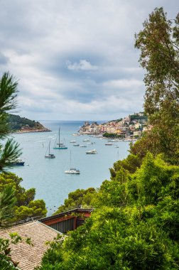 Liguria 'yı hayal et. Portovenere, denize yansıyan bir köy..