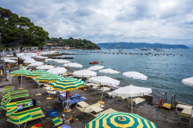 Liguria 'yı hayal et. Portovenere, denize yansıyan bir köy..