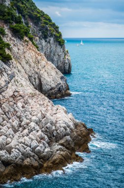 Liguria 'yı hayal et. Portovenere, denize yansıyan bir köy..