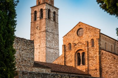 Antik Roma 'nın ana şehri. Roma kolonileşmesi ile Hıristiyanlığın doğuşu arasındaki su birikintisi.