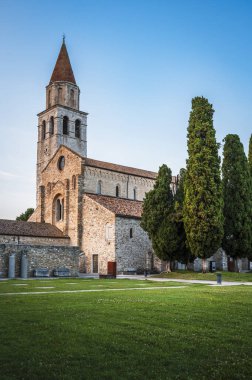 Antik Roma 'nın ana şehri. Roma kolonileşmesi ile Hıristiyanlığın doğuşu arasındaki su birikintisi.