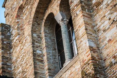 Antik Roma 'nın ana şehri. Roma kolonileşmesi ile Hıristiyanlığın doğuşu arasındaki su birikintisi.