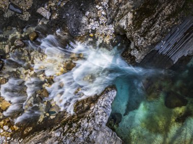 Julian Prealps 'de şelale ve baraj. Crosis, Tarcento 'nun incisi.
