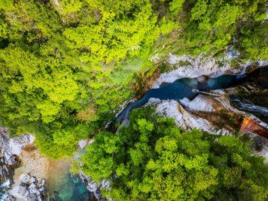 Julian Prealps 'de şelale ve baraj. Crosis, Tarcento 'nun incisi.