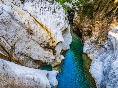 Julian Prealps 'de şelale ve baraj. Crosis, Tarcento 'nun incisi.
