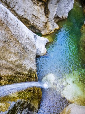 Julian Prealps 'de şelale ve baraj. Crosis, Tarcento 'nun incisi.