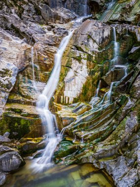 Julian Prealps 'de şelale ve baraj. Crosis, Tarcento 'nun incisi.