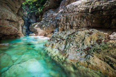 Bozulmamış doğa manzarası. Raccolana deresinin geçidi. Chiusaforte. Friuli.