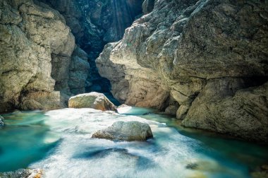 Bozulmamış doğa manzarası. Raccolana deresinin geçidi. Chiusaforte. Friuli.