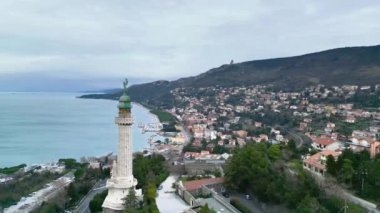 Zafer Deniz Feneri. Trieste ve şehrinin tarihi anıtı