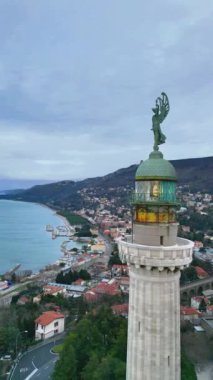 Zafer Deniz Feneri. Trieste ve şehrinin tarihi anıtı