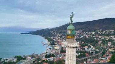 Zafer Deniz Feneri. Trieste ve şehrinin tarihi anıtı