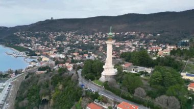 Zafer Deniz Feneri. Trieste ve şehrinin tarihi anıtı