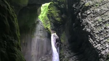 Kozjak şelaleleri. Doğal ve vahşi Slovenya. Soa Vadisi