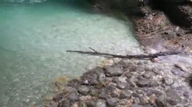 Kozjak şelaleleri. Doğal ve vahşi Slovenya. Soa Vadisi