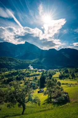 Dresenza, yeşil Slovenya 'da küçük bir köy. Isonzo Vadisi.