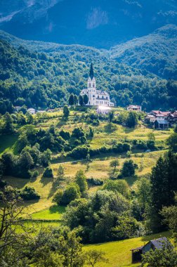 Dresenza, yeşil Slovenya 'da küçük bir köy. Isonzo Vadisi.