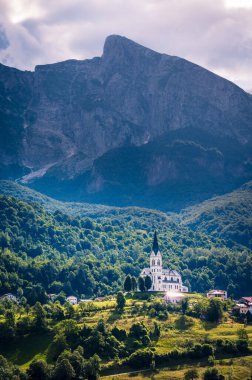 Dresenza, yeşil Slovenya 'da küçük bir köy. Isonzo Vadisi.