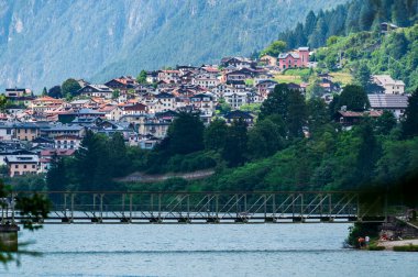 Auronzo Gölü. Ülkenin ve Dolomitlerin aynası..